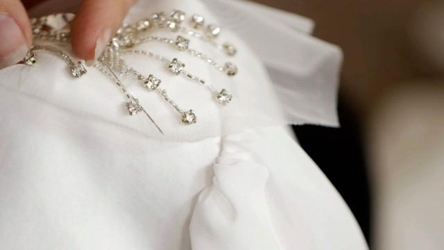 Wie man ein Brautkleid schneidert
