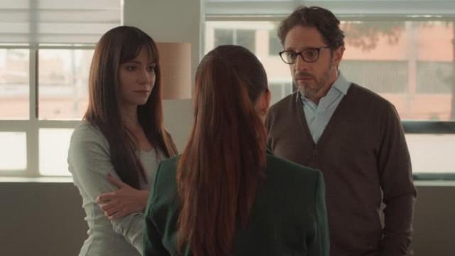 Juliana tells her parents that she's pregnant