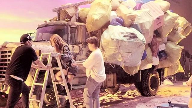BOOMBAYAH MV BEHIND THE SCENES