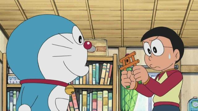 Algo ocurre a las siete / El bastón de las cajas sorpresa / El chico más patoso que Nobita