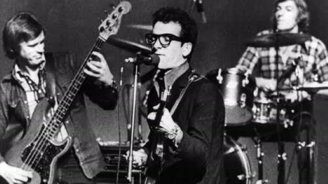 Discovering: Elvis Costello