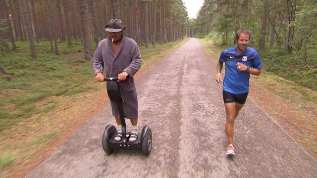 Motionsrunda med cigg och Segway