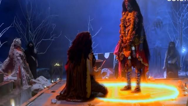 Mahakaali stands in MahaKal's way!