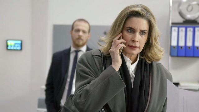 Eva will unbedingt ihre Anwaltslizenz zurückbekommen