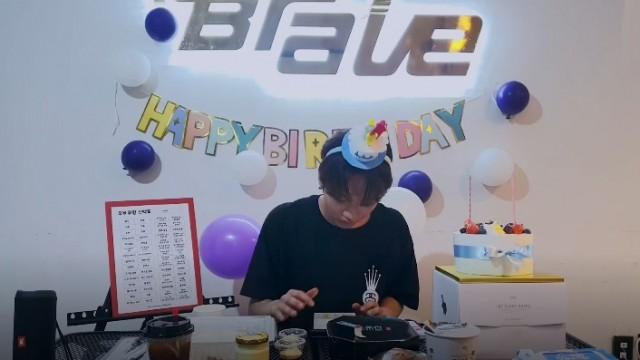 Happy Birthday with Yuku