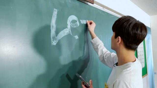 [Go!9cam] JUNHYUNG's chalkboard scribbling time and JUNSUNG