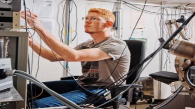 Fisicando #010 - Física de Superfícies: Microscopia de Tunelamento, de Força Atômica e o domínio sobre os átomos