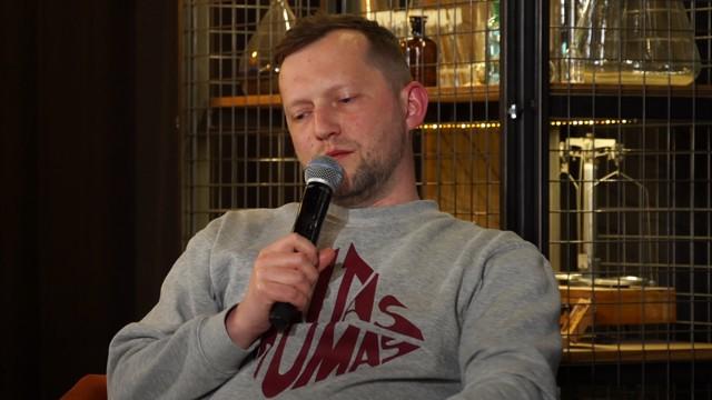 su Tomu Sinickiu