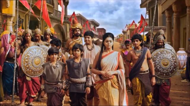 Kunti, sons arrive at Hastinapur