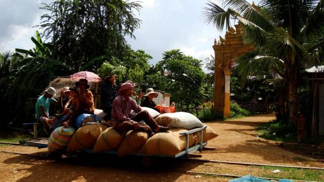 Kambodschas Bambusbahn – Unterwegs zwischen Reisfeldern