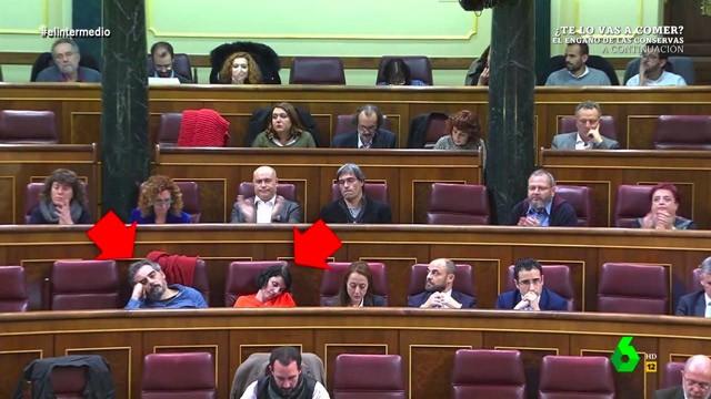 (02-11-21) Todas esas veces que los políticos se durmieron en pleno acto: así se echaron la siesta dos escuchando a Rufián