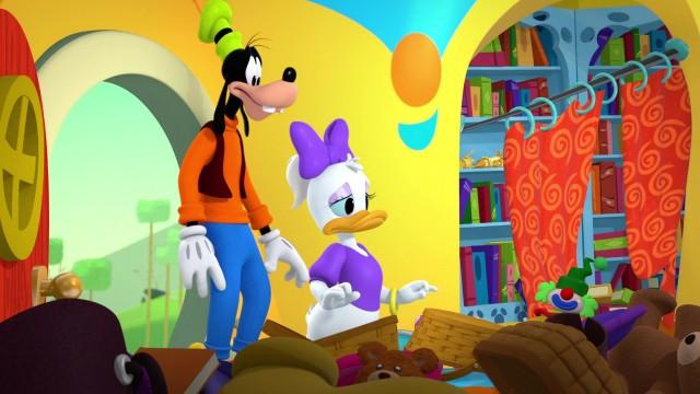 Daisy & Goofy Clean Up!
