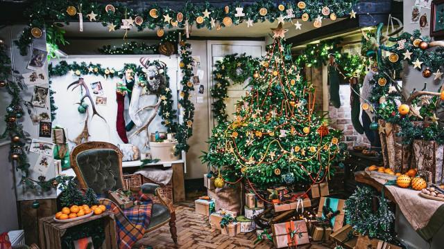 Incredible Christmas Trees & How To Decorate Them