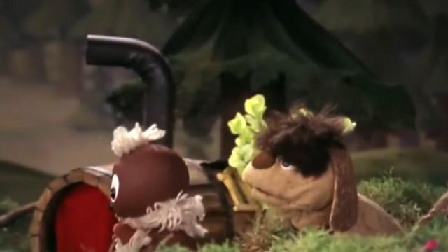 Pittiplatsch und der Großvater aller Spatzen (Die Vogelscheuche im Kirschbaum)