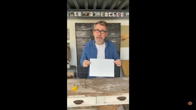 Shorts - Encre invisible : comment écrire un message secret façon James Bond ?