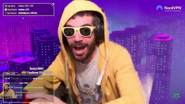 STREAMER ITALIANO FERMATO dalla POLIZIA in LIVE IRL | Cerbero Podcast #1285