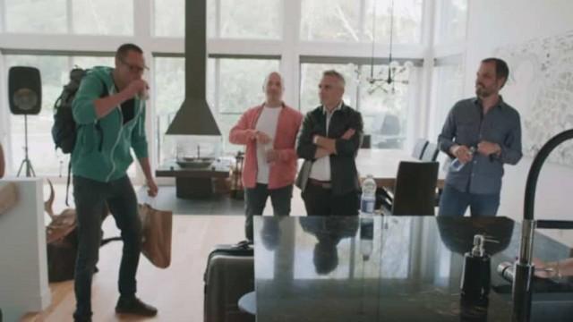 Mélanie - L’arrivée des célibataires chez Mélanie