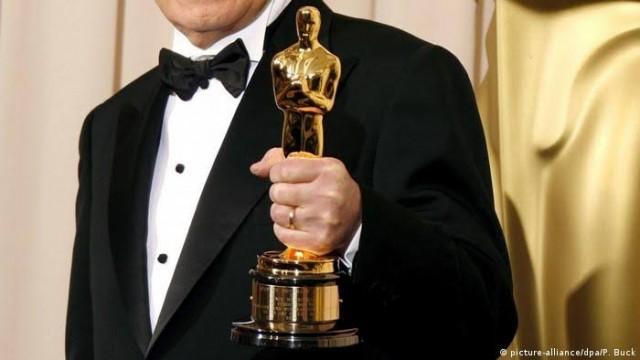 Alô, Oscar, me nota!