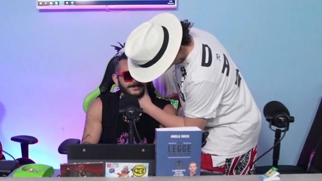Rubano IL CAPPELLO in Live al CRYSTALE… | Cerbero Podcast #1352