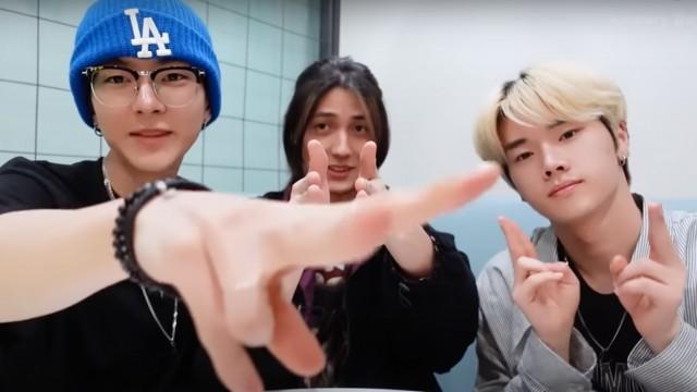 Xdinary Days #3 | XH's Ordinary Days: Unboxing Official Merchandise & Practicing Handwriting
