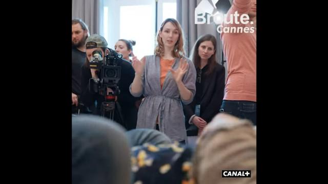 Elle assure le bien-être des acteurs pendant les scènes intimes