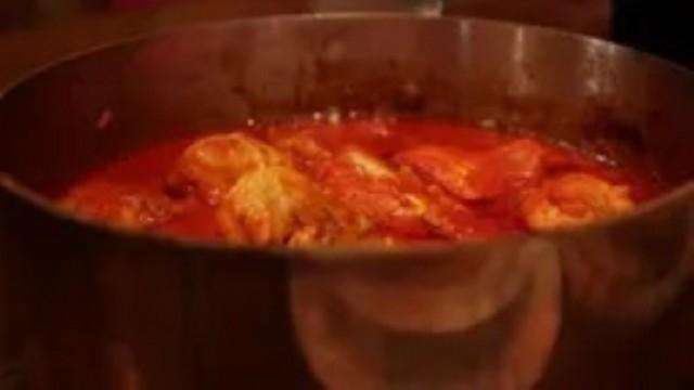 Pollo alla cacciatora e manfatttini con brodo di fagioli