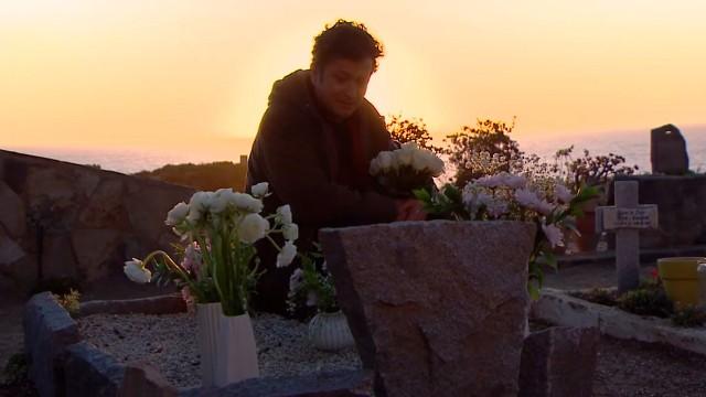 Lautaro is going to visit his daughter's grave