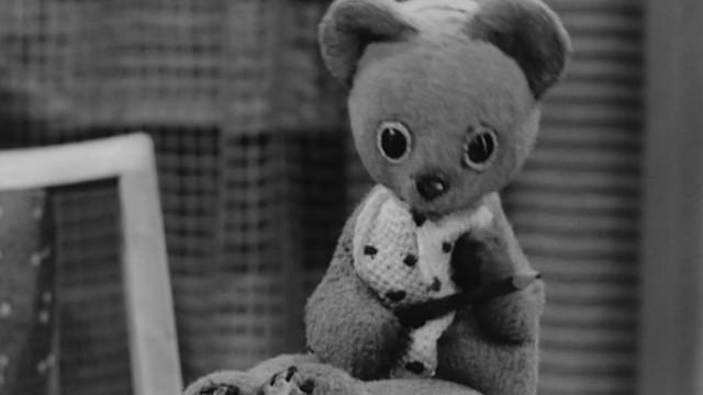 Pittiplatsch spielt das Sandmännchen
