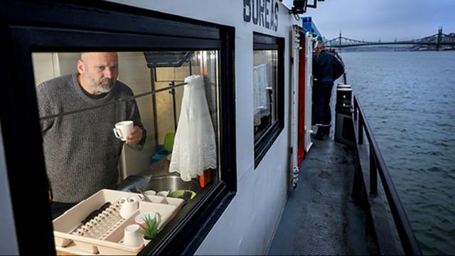 Uszály a Dunán / SOS mentőkutyák