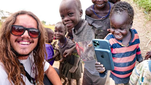non avevano mai visto l'uomo bianco - tribù in Karamoja