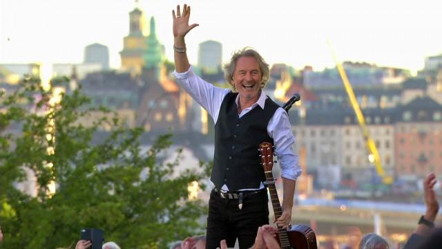 Tomas Ledin, Theoz, Åsa Jinder and Janice among others