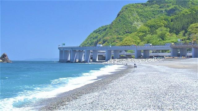 新潟 ヒスイ探しの海岸で