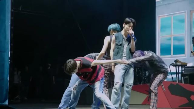 TXT '0X1=LOVESONG (I Know I Love You) feat. Seori' @ Lollapalooza 2022