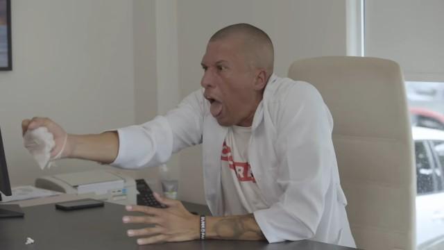 "O polvo da p1k@ suja!"