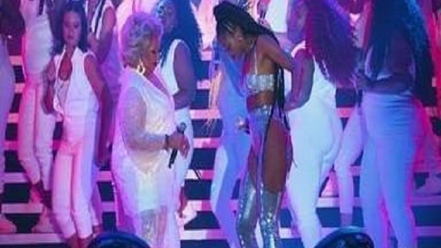 O festival sofre pressão para incluir novas vozes. De volta ao Brasil, o RIR realiza a primeira ediç