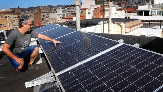 ¿Es un lío instalar placas solares en mi edificio?