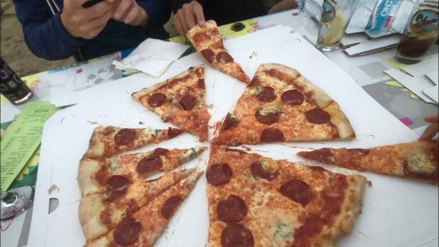 pizza italiana buona in Spagna (video rozzo)
