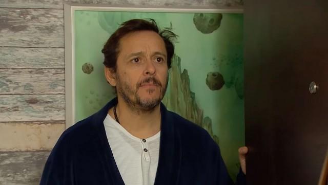 Jaime está a punto de sorprender a Esteban y Asunción