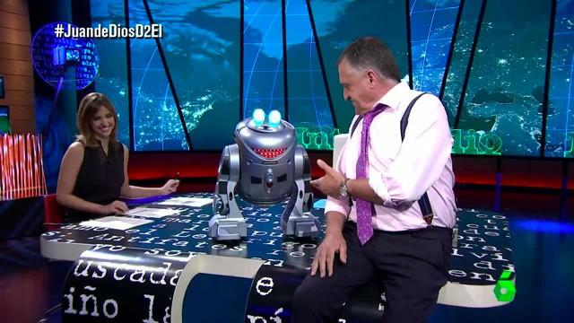 (15-09-16) 'Juan de Dios D2, el robot nacido en 'Zahara de los Androides' que informa al ritmo de sevillanas