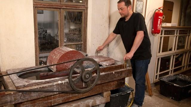 Wie man Papier aus Altkleidern herstellt