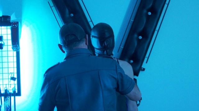 Naast seksueel dienstverlener is Alfred ook SM-meester