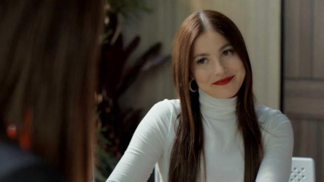 Vicky invita a Alejandra al matrimonio