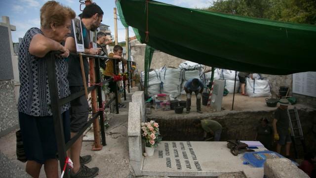 ¿Cómo es buscar a tu abuelo en una fosa común?