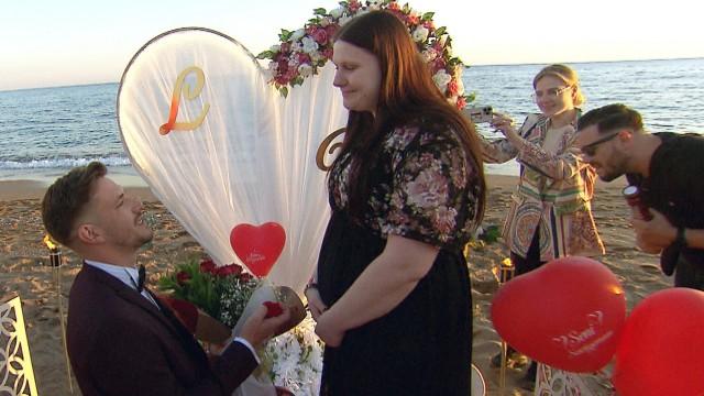 Heiratsantrag am Strand