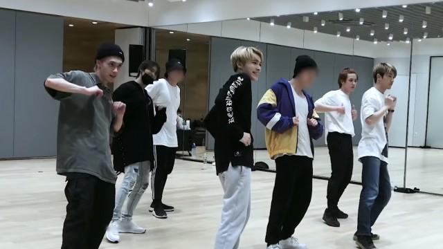 [WayV-ehind] '秘境 (Kick Back)' Practice Behind The Scenes