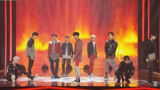 NCT 127 Intro + '영웅 (英雄; Kick It)' Live @NCT 127 WORLD PREMIERE STICKER