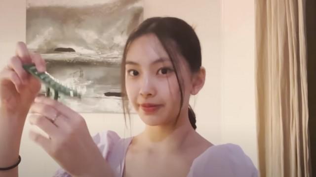 HANNI & HYEIN's Spain Shopping Haul