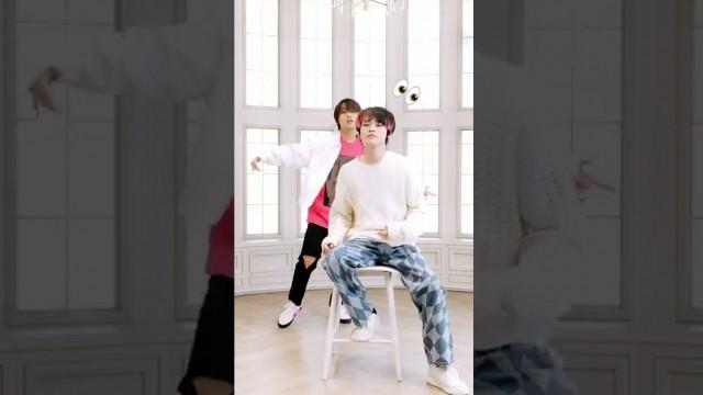 ‘Glitch Mode’ Casual Dance Challenge