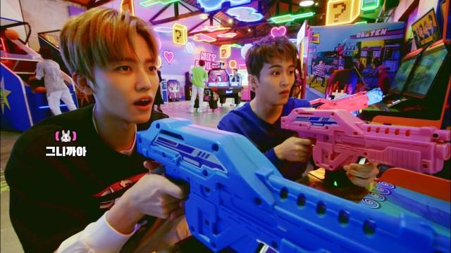 NCT DREAM POP-UP STORE 'Glitch Arcade Center' Behind