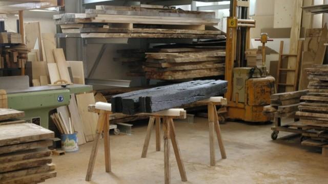 Wie man eine Bank aus altem Holz baut